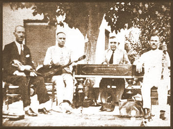 Photo of Greek musicians